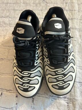NIKE AIR MAX PLUS DRIFT WHITE/BLACK/METALLIC SILVER V4081-102 LACE UP SNEAKERS 7